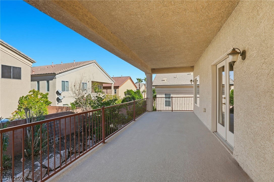 Shared upstairs balcony